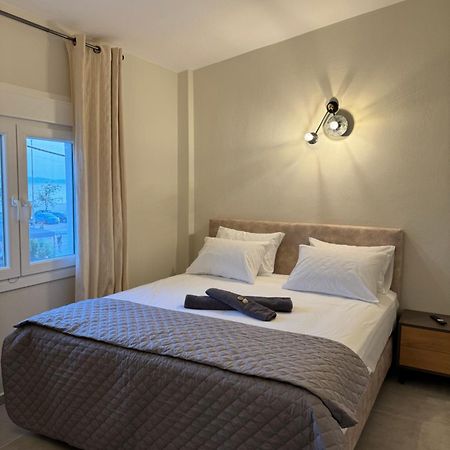 Seaviewapartment Ofrinion Bagian luar foto