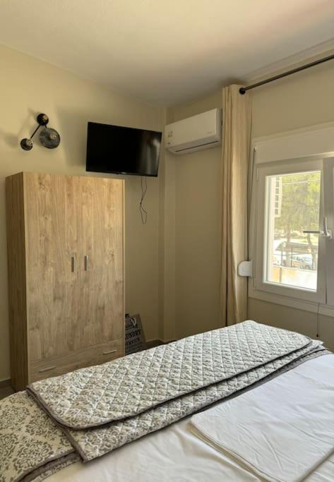 Seaviewapartment Ofrinion Bagian luar foto