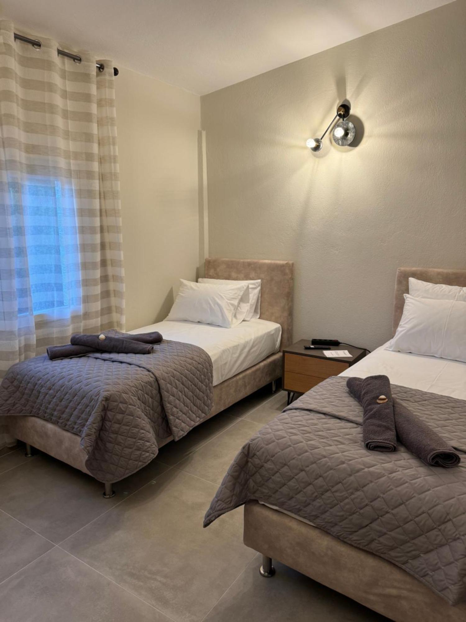 Seaviewapartment Ofrinion Bagian luar foto